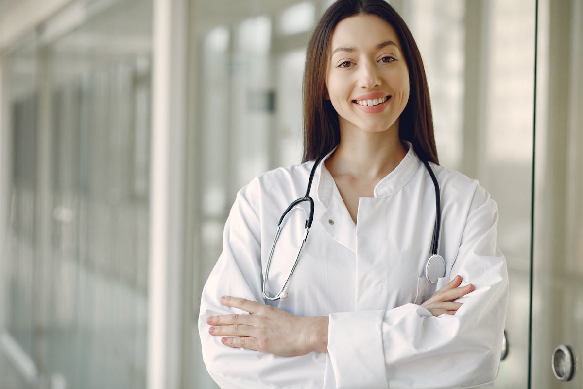 Médicos em cirurgia